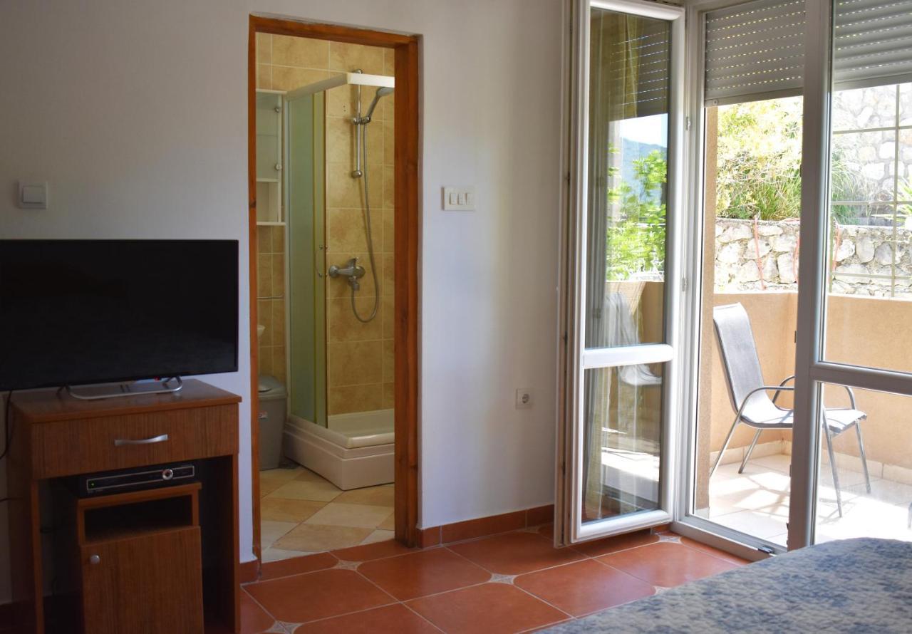 Apartments Montenegro Risan Cuckovic Bagian luar foto