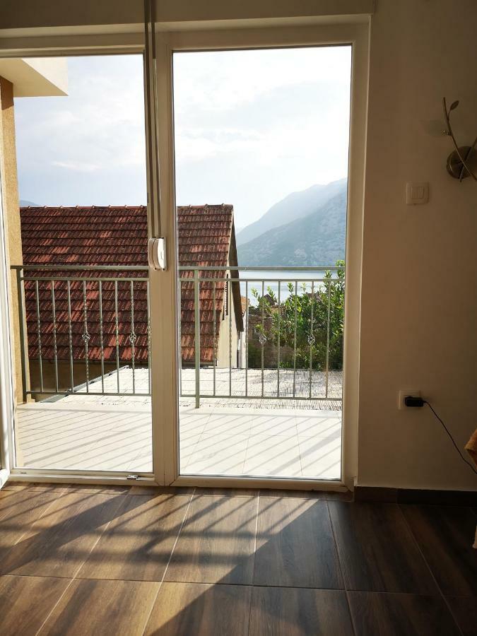 Apartments Montenegro Risan Cuckovic Bagian luar foto